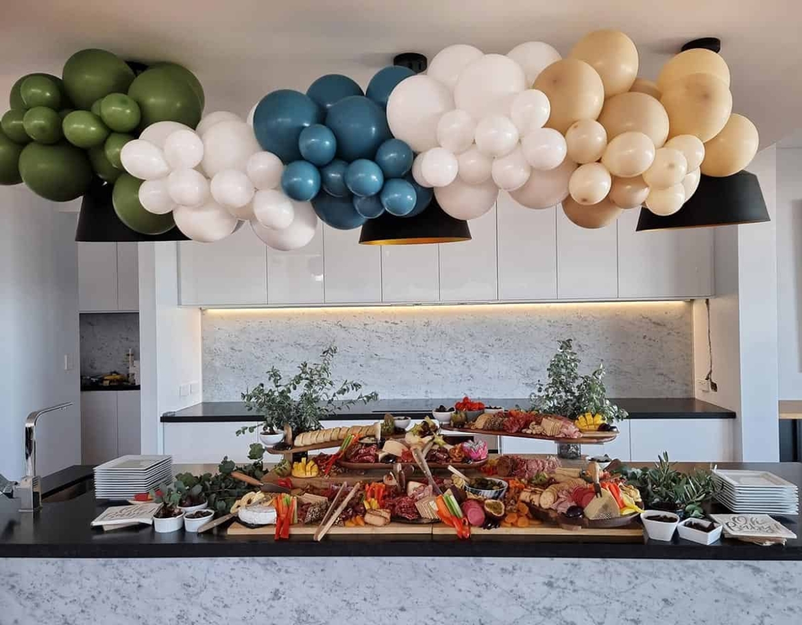 Balloon-garland-kitchen-island.jpg