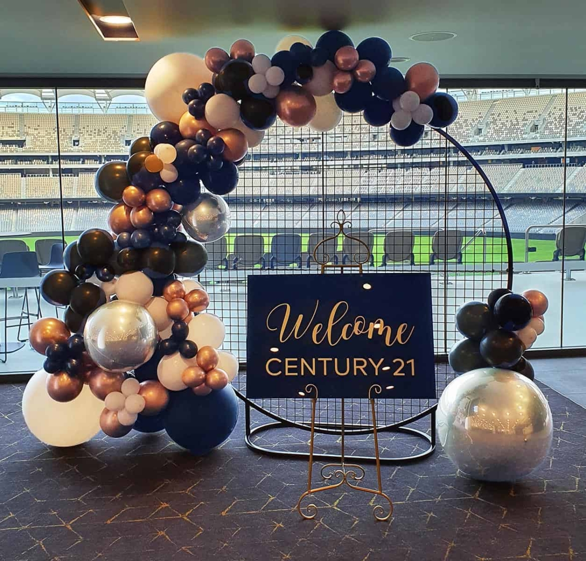 Circular-balloon-garland-century-21.jpg
