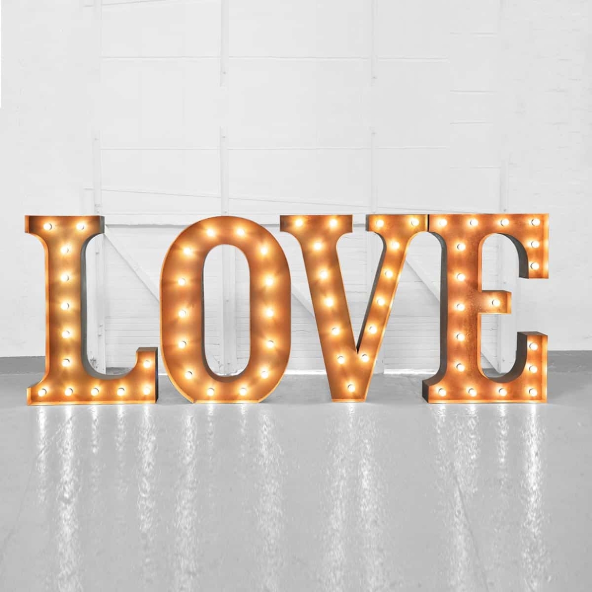 Giant-light-up-love-letters-gold.jpg