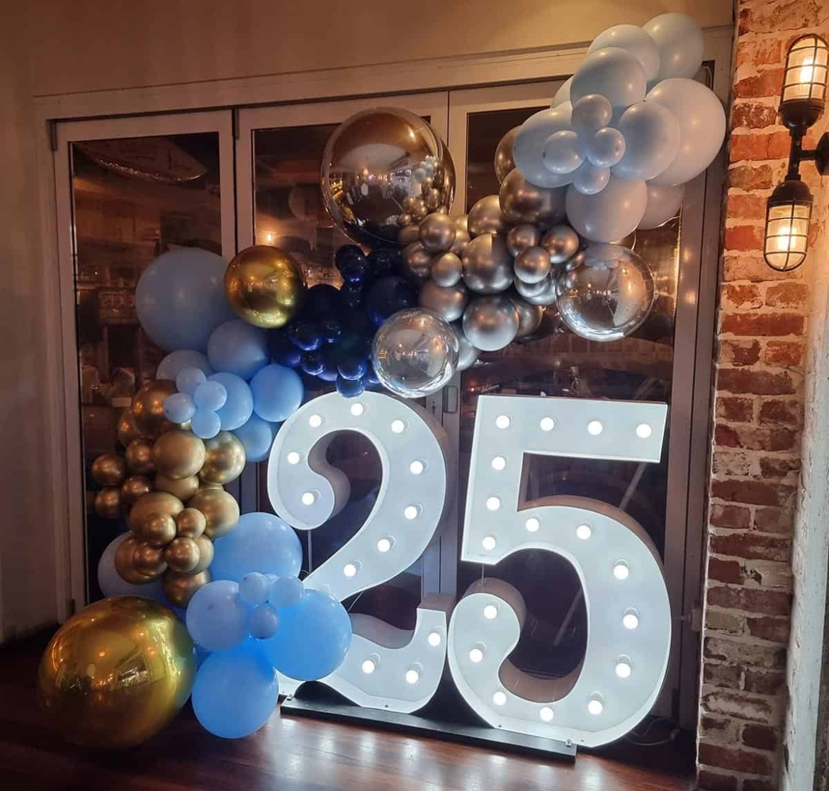 Giant-number-lights-in-lounge.jpg