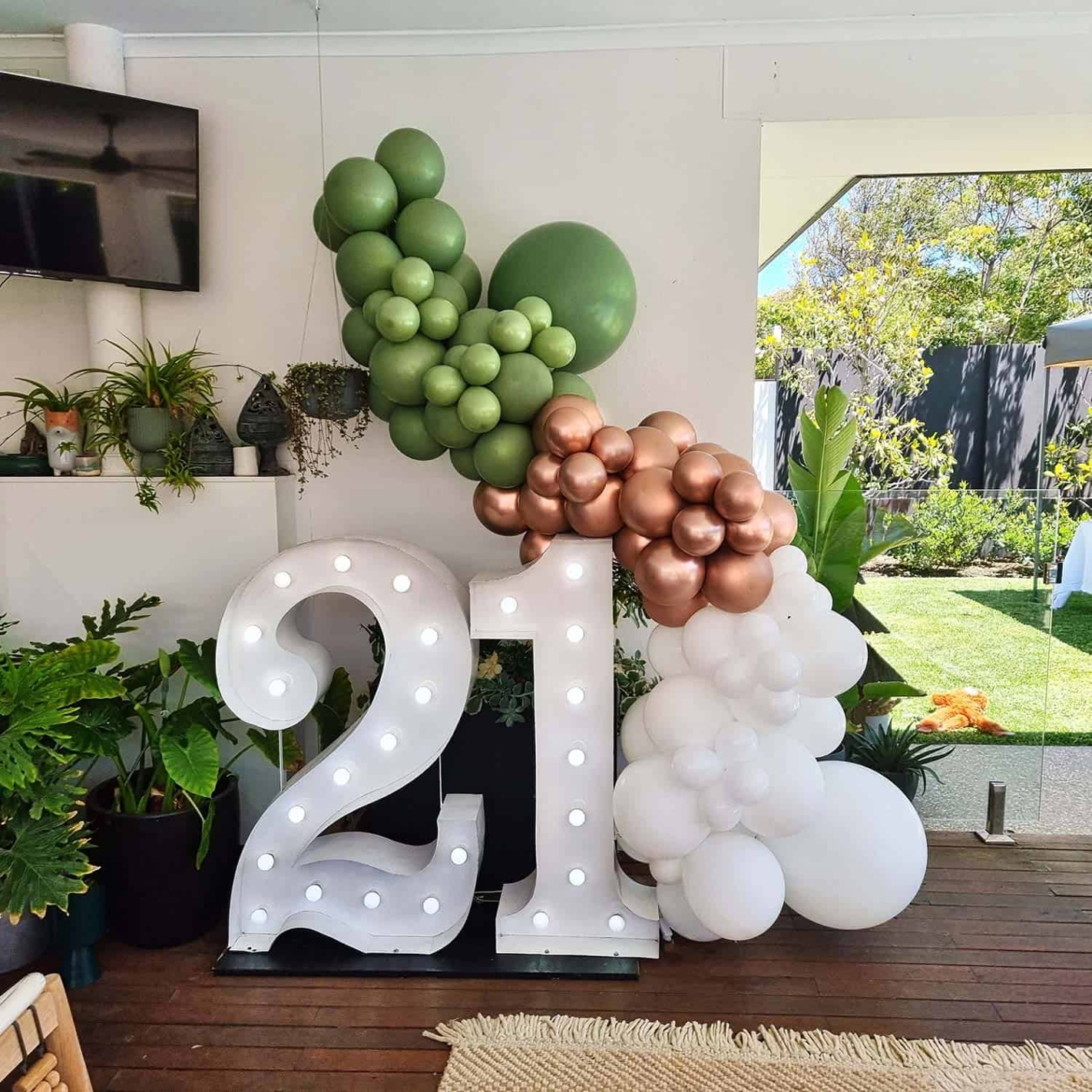 Giant-number-lights-with-gold-green-balloons.jpg