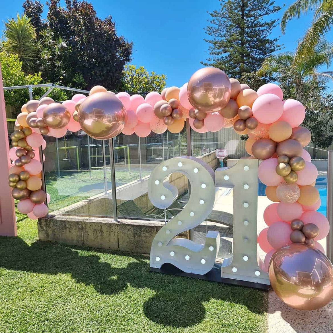 Giant-number-lights-with-pink-balloons.jpg