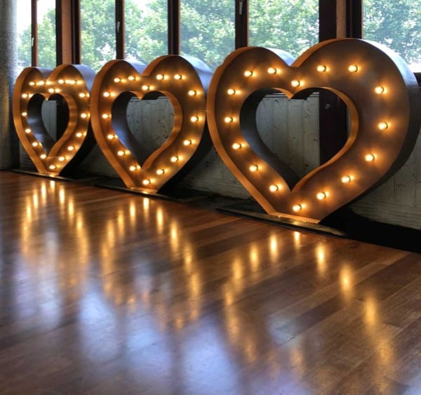 Light up small golden LED hearts.