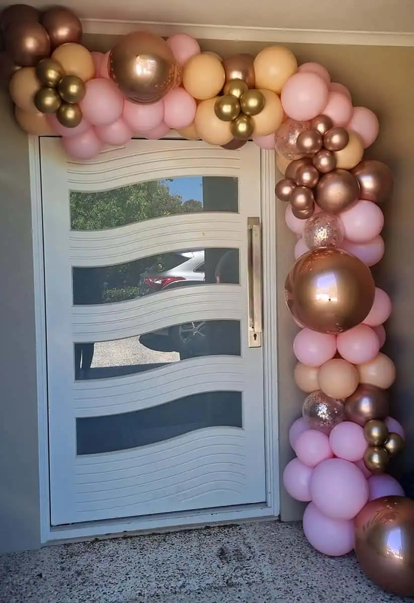 Balloon-garland-pink-blush-gold.webp