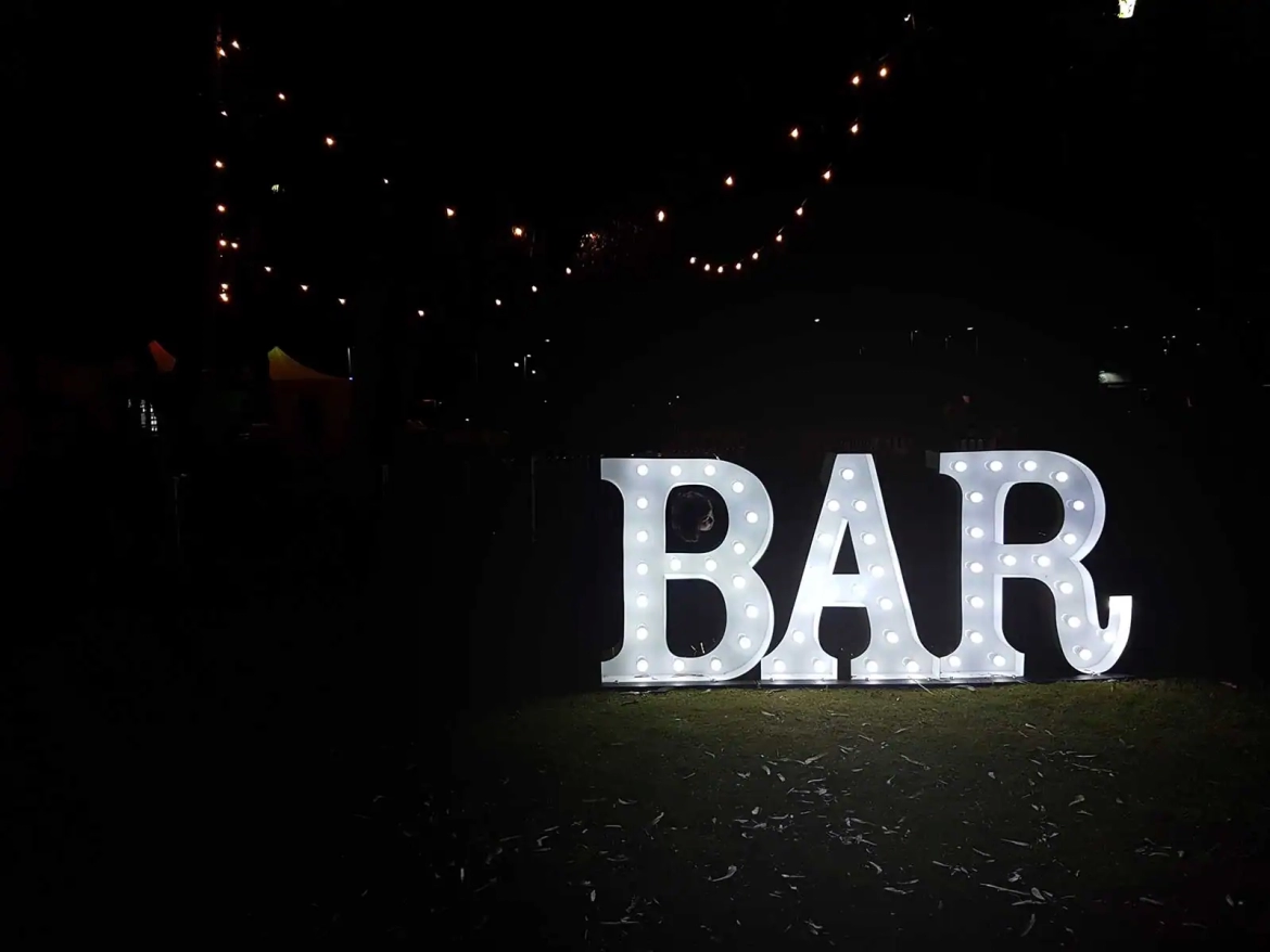 Bar-light-up-letters-classic-white-2.webp