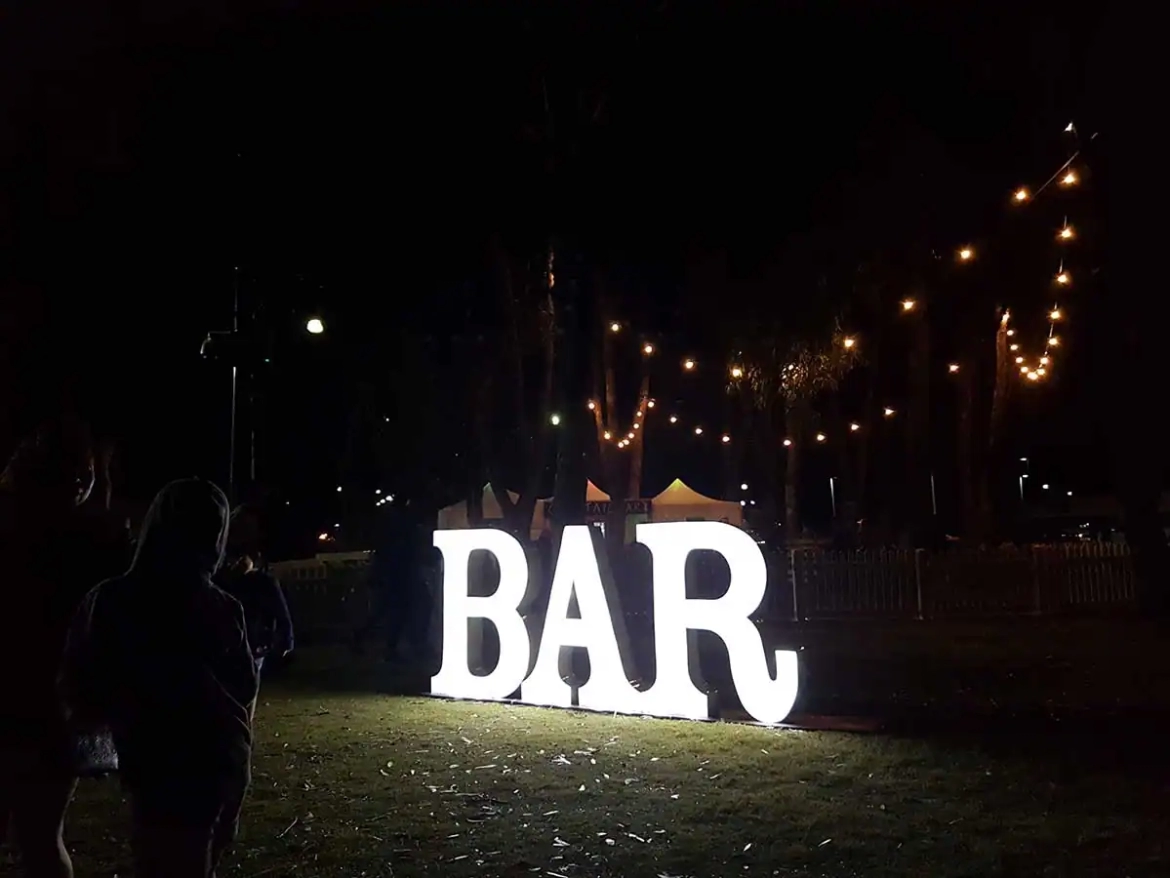 Bar-light-up-letters-custom-white-3.webp