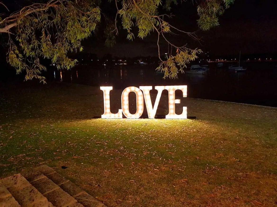 Giant-light-up-love-letters-under-tree.webp
