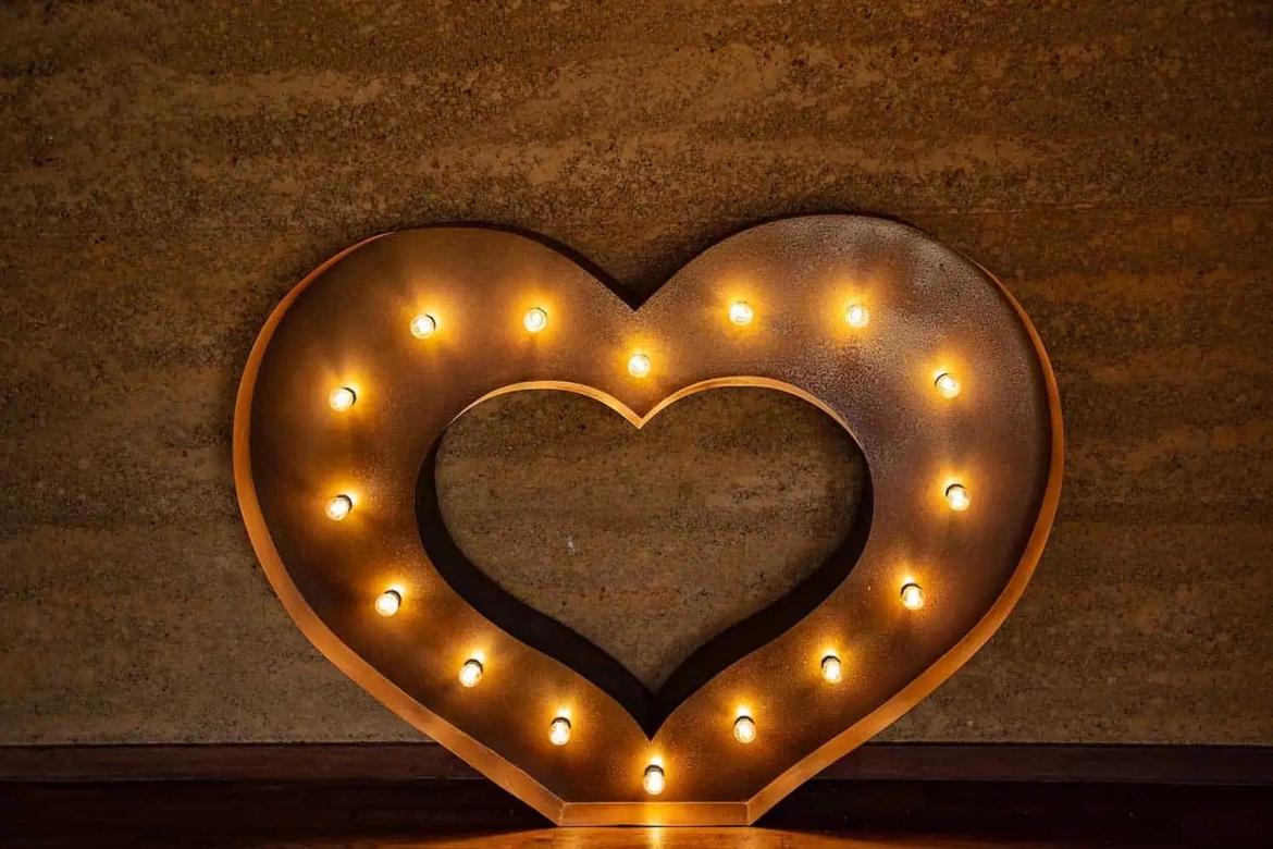 Light-up-heart-gold-indoors.jpg